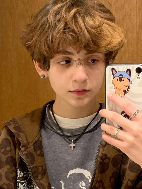 A young man taking a selfie with his cell phone.