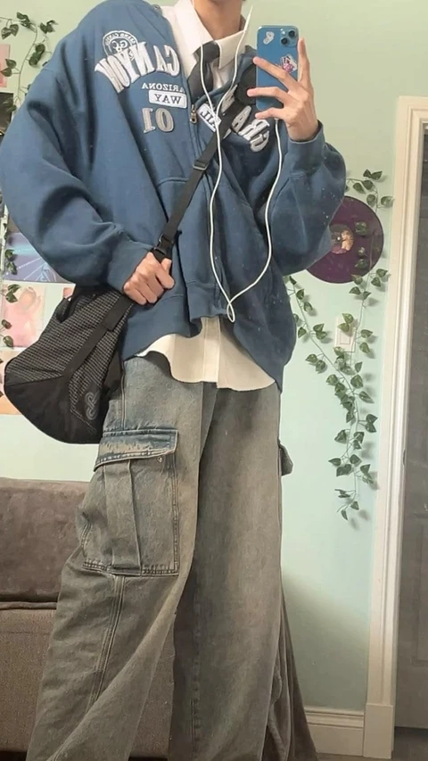 A man taking a selfie with his cell phone.