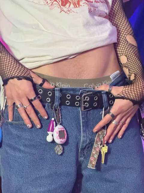A woman wearing a belt with a bunch of keys on it.